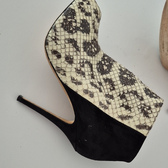 ALEXAWAGNER Snakeskin & Black Open-Toe Heeled Boots – US 8.5 / EU 39 - Picture 13 of 15